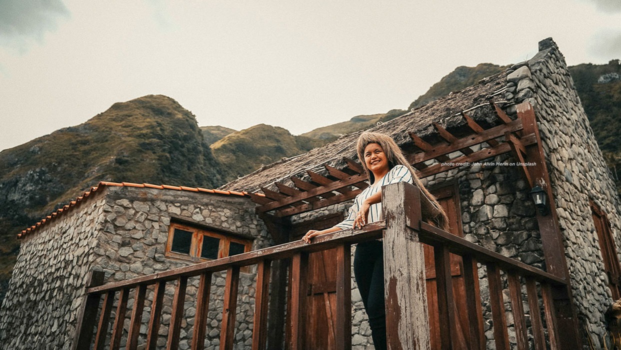 Ivatan woman wearing vakul. Photo credit John Alvin Merin on Unsplash.